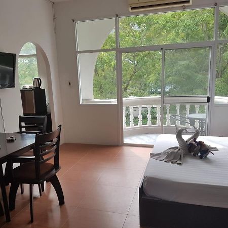 Doubleshot Guesthouse Jomtien Pattaya Exterior photo