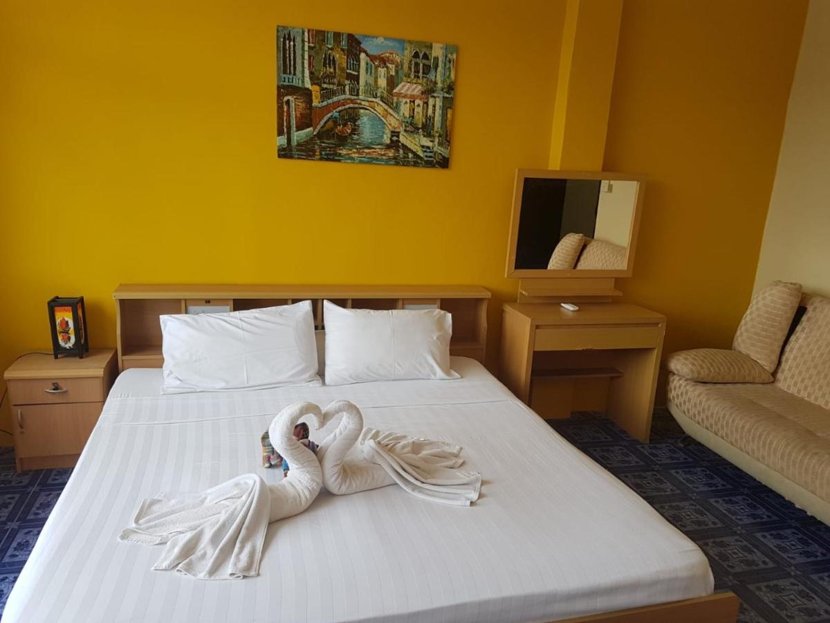 Doubleshot Guesthouse Jomtien Pattaya Exterior photo