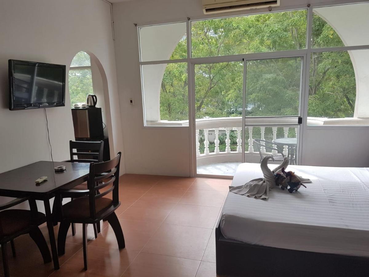 Doubleshot Guesthouse Jomtien Pattaya Exterior photo